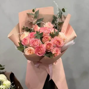 ծաղկեփունջ վարդագույն վարդեր